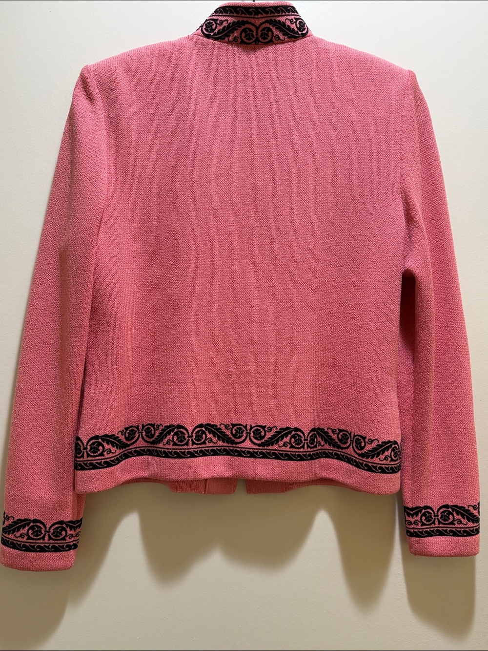 St. John Collection Pink Knit Zip-Front Cardigan w/Black Felt appliqué Trim Sz.6 - Picture 3 of 8